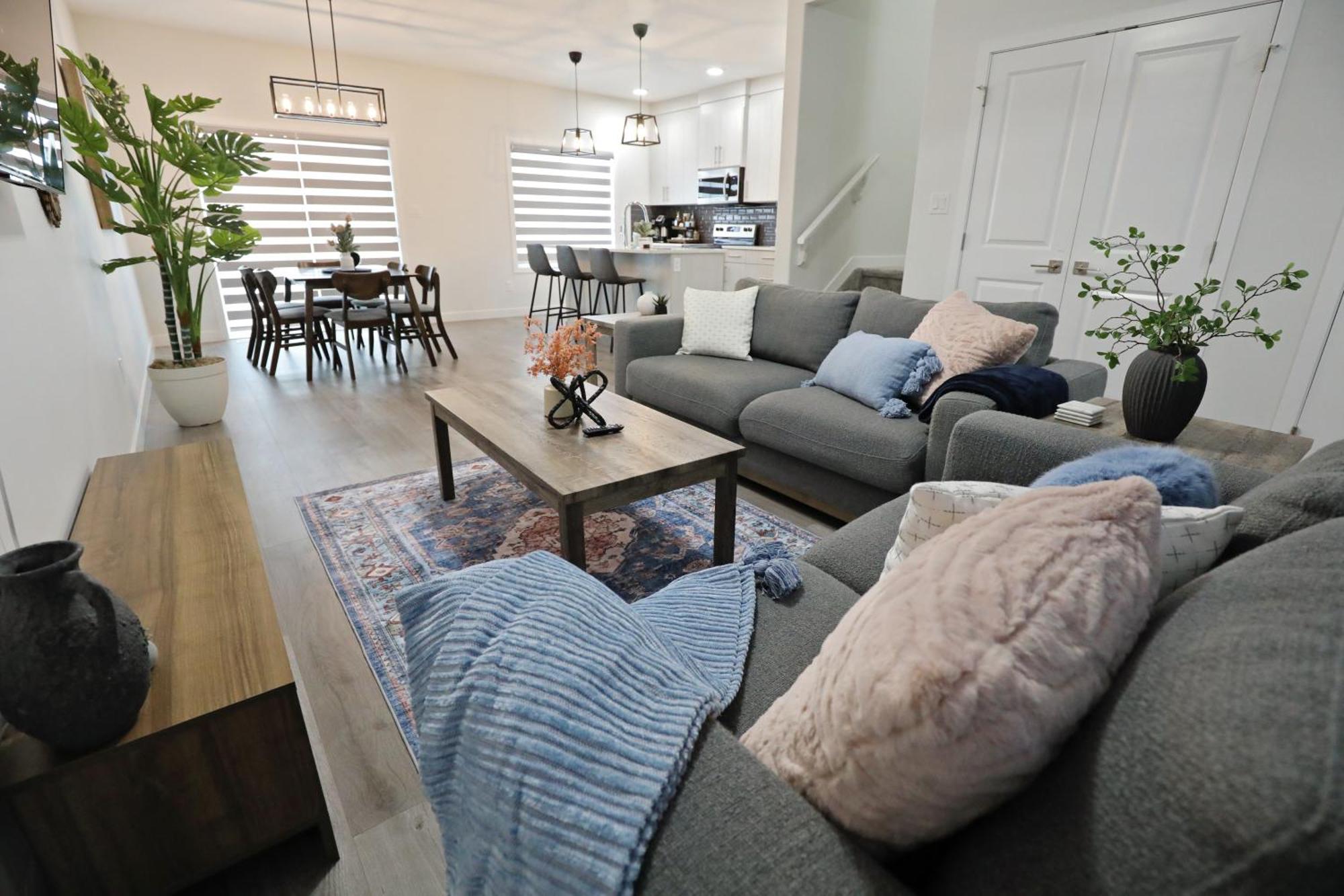 Beautiful 3 King Beds,Garage,Airport,Disney+ เอดมันตัน ภายนอก รูปภาพ